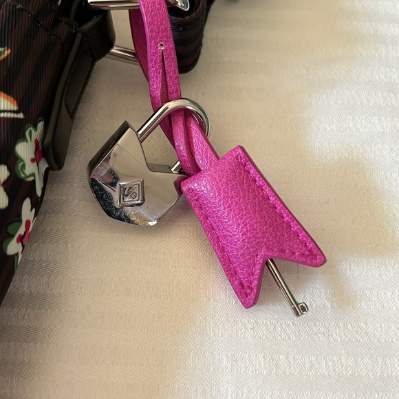 Vera Bradley Crossbody Floral Bag or Purse - Picture 2 of 7